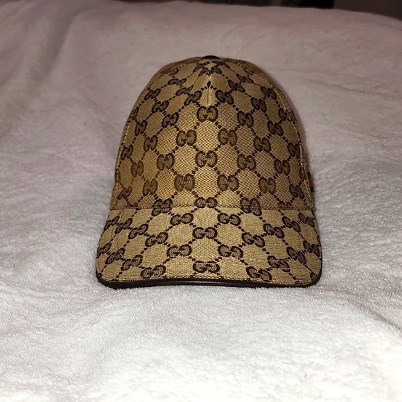 GUCCI - Picture 1 of 10